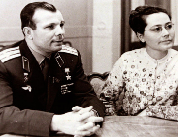 Почему вдова гагарина почти 50 лет молчит о муже Почему вдова гагарина почти 50 лет молчит о муже