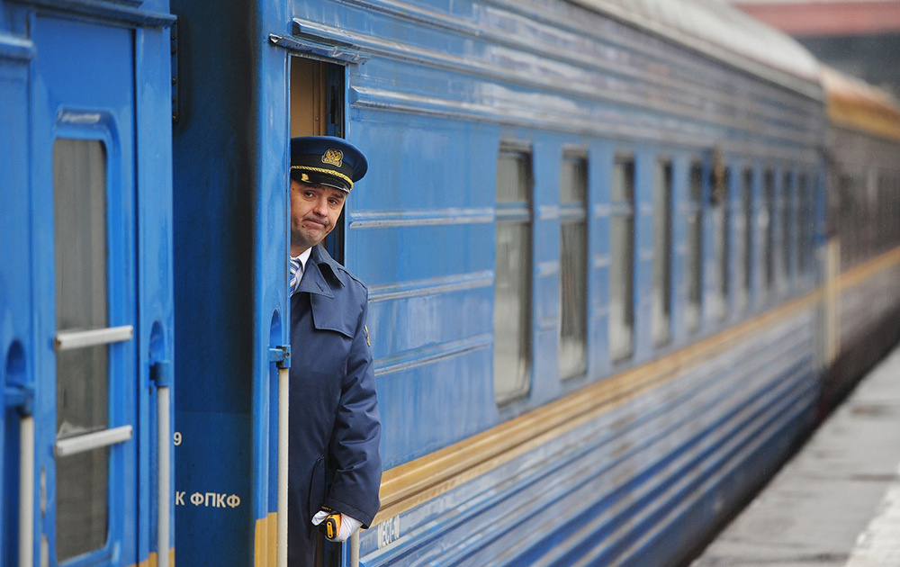 В старом вагоне питер владивосток. Старый вагон почта России. Пресс секретарь РЖД. Анастасия РЖД Сыктывкар.