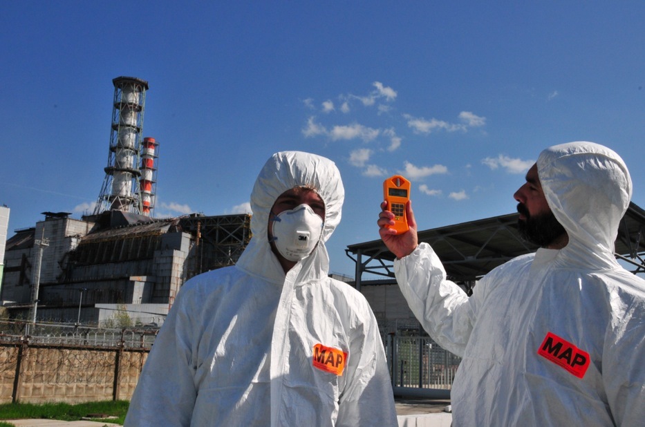 Радиация ученые. Работники АЭС Чернобыль. Ученые Чернобыльской АЭС. Учёные АЭС Чернобыль. Чернобыльская АЭС медики.