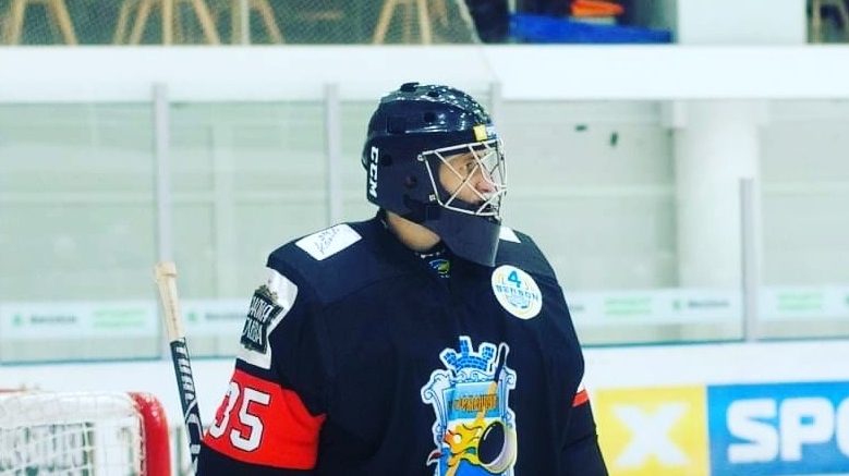 вратари фамилии. дукадам румынский вратарь. вратарь интера. бросил футбол. сычев вратарь 2.