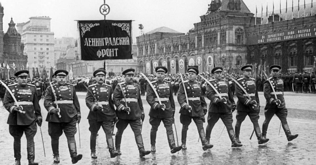 Картина парад победы 1945 года на красной площади в москве