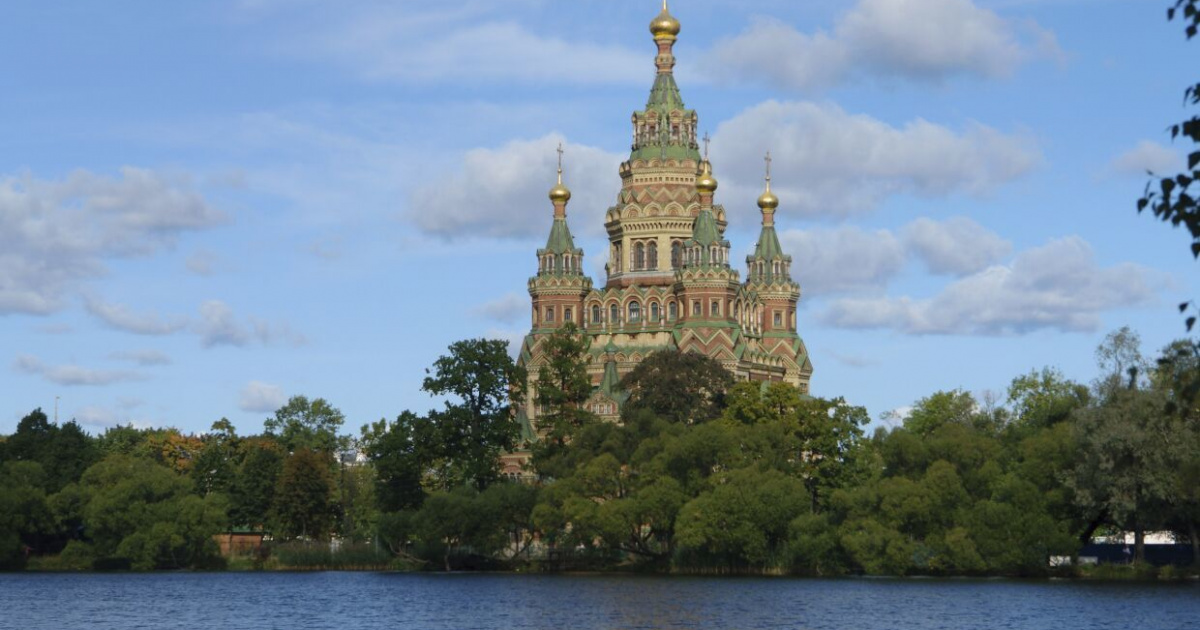 Петропавловский храм в Петергофе