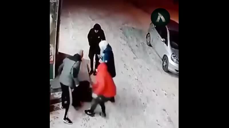 Избил женщину таксиста. Избиение женщины таксиста в Новосибирске. Iribi избиения таксистом.