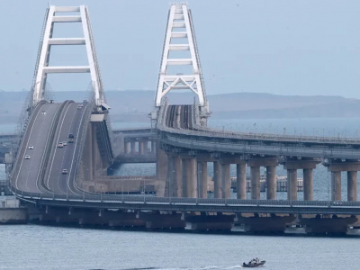 «Принимают меры»: в Кремле сказали, как будут защищать Крымский мост