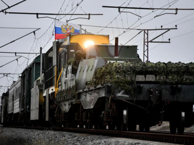 30-километровый российский «царь-поезд» в зоне СВО сняли на видео