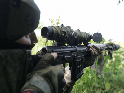 Российский снайпер поймал на мушку странных наемников