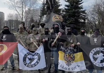 Бойцы "Вагнера" вышли на улицы Москвы с кувалдой в руках