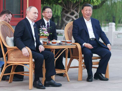 Политолог указал на важные детали на фото Путина и Си Цзиньпина