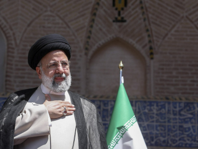Жизнь президента Ирана Раиси под угрозой после крушения вертолета