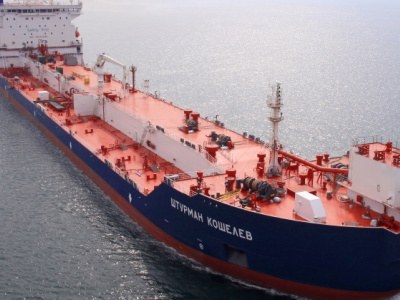 Нефтяные танкеры, попавшие под санкции, простаивают по всему миру