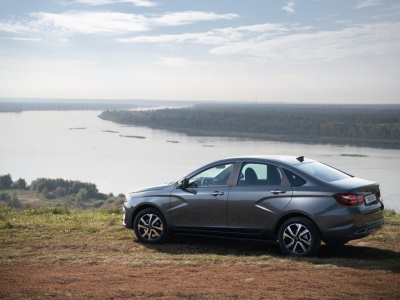 Эксперт рассказал о плюсах и минусах Lada Vesta с ESC