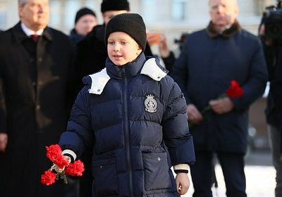 Сын Собчак заговорил о позорящей его матери