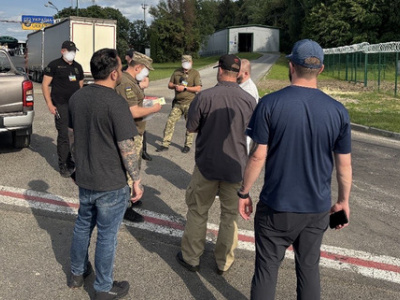 Из США депортировали первых украинских беженцев — партнерский материал